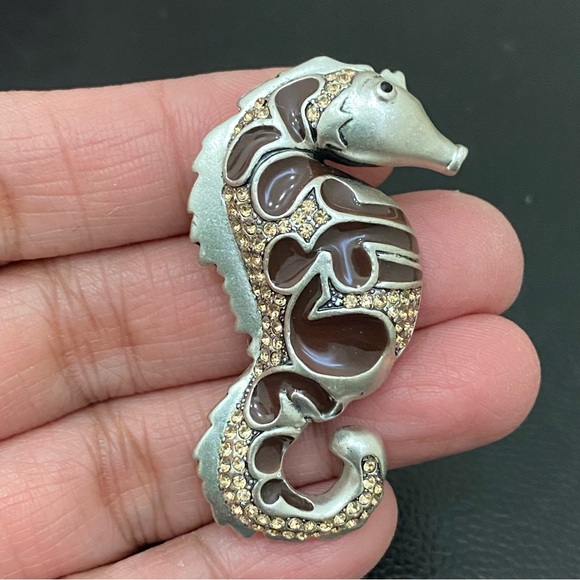 Unsigned Silver-tone Enameled Rhinestones Seahorse Figural Pendant Brooch 11.3g - Picture 2 of 12